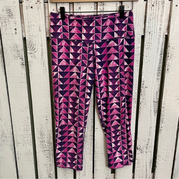 Nike Dri Fit Athletic Leggings Pink Purple GeometricPrint Capri Women Size Small - Picture 1 of 9